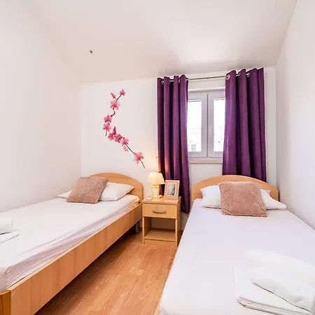 Burum B&b-apartment With Beautiful View Bed & Breakfast